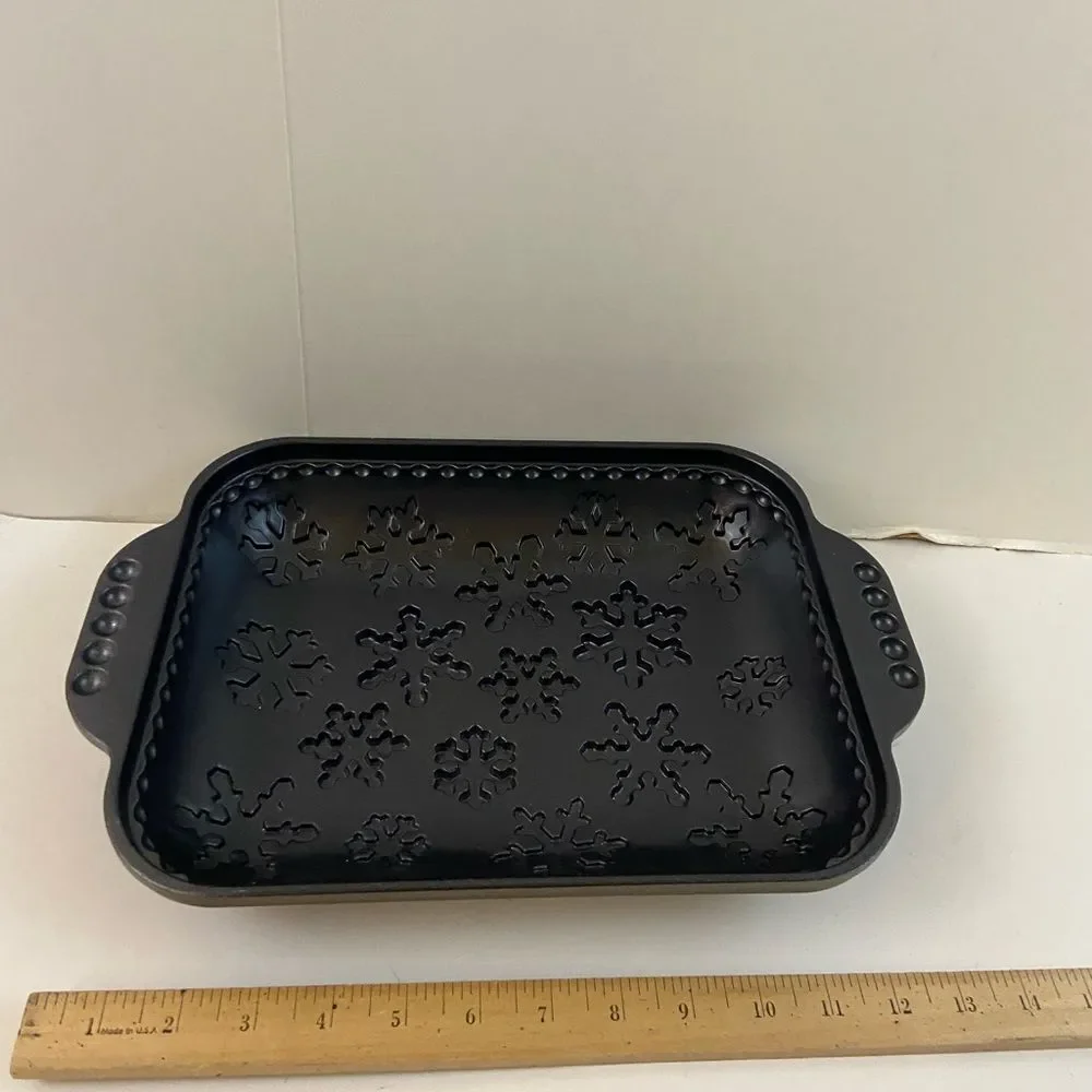Nordicware snowflake pan 11x9”